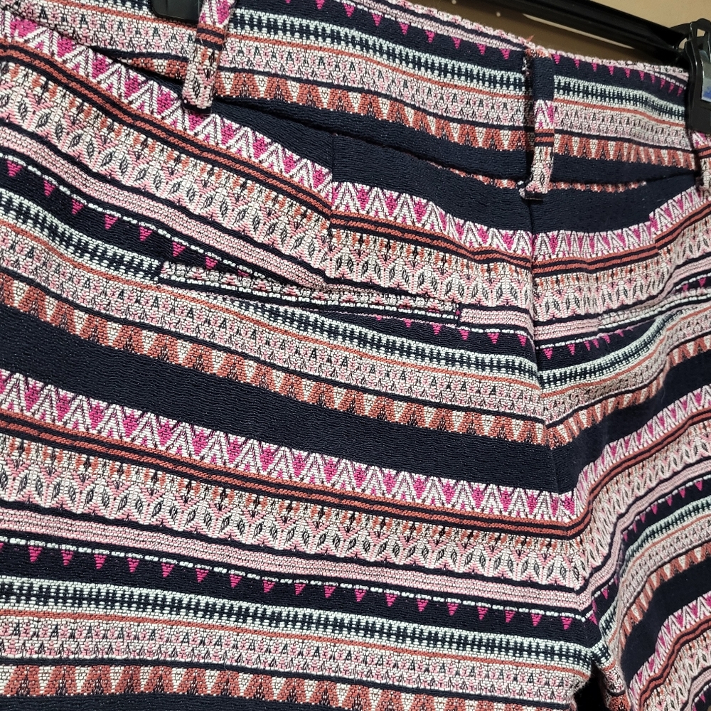 *3/$30 Sale* Ann Taylor Loft “The Riviera Short” in Textured Geo Pattern - Picture 2 of 8